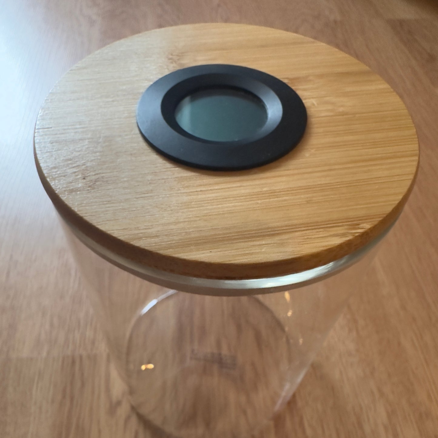 Vorratsdose aus Glas mit Hygrometer
