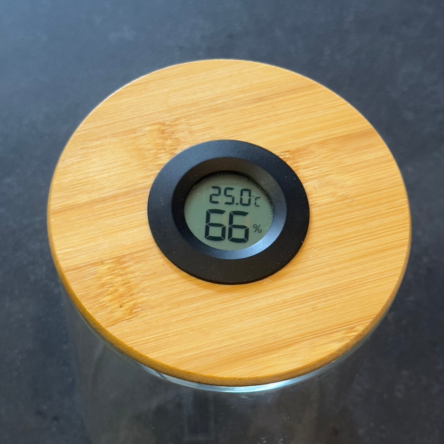 Vorratsdose aus Glas mit Hygrometer